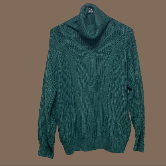 vtsgn Sweaters - Green Turtleneck Cable Knit Sweater